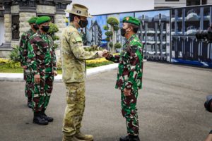 Der Besuch des Generalmajors ‘Jake’ Ellwood und die bilaterale Schulung des Heeres Australien und Indonesien