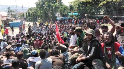 Die papuanische Volkspetition drängte dem papuanischen Parlament und der MRP (Papuanische Volksversammlung) eine Einstellung zur Aspiration haben, um die papuanische Erweiterung abzulehnen