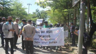 Die Demonstranten der papuanischen Volkspetition in Makassar wurden von Massen der Gemeindeorganisation angegriffen