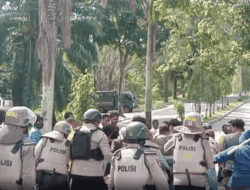 4 Demonstranten der Ablehnungsaktion von der papuanischen Erweiterung wurden von der Polizei geprügelt