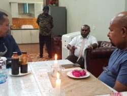 Der Vorsitzende der Menschenrechten Nationalen Kommission der Republik Indonesien traf den papuanischen Gouverneur an