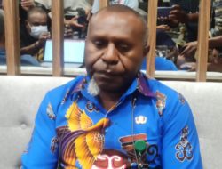 Der persönliche Arzt erklärte, dass Papuanischer Gouverneur immer noch krank ist