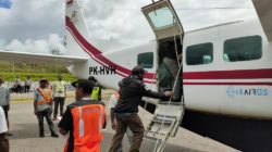 Die Flüchtlinge kamen in Kiwirok zurück, sandte die Damai-Cartenz-Einsatztruppe die Gesundheitsfachkräfte