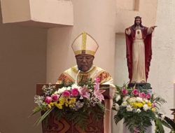 Erster Bischof des papuanischen indigenen Volkes im papuanischen Land, es ist eine 128 Jahre Wartezeit