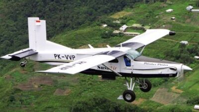 Die West-Papua Nationale Befreiungsarmee bekannte das Flugzeug verbrennen und den Susi Air-Pilot als Geisel nehmen