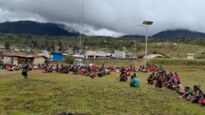 Die Flüchtlinge aus dem Yugumowak-Distrikt und dem Mageabume-Distrikt in Sinak brauchen die Hilfe von der Regierung