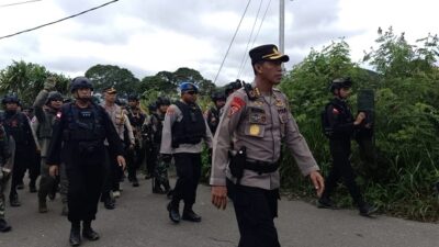 Nach einer Massenwut in Dogiyai führten die Indonesische Nationalarmee und die Polizei der Republik Indonesien eine gemeinsame Patrouille durch