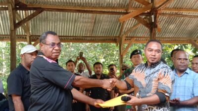 Die Jayapura-Bezirksregierung und gewöhnlicher Grimenawa-Rat vermittelten den sozialen Konflikt in Namblong